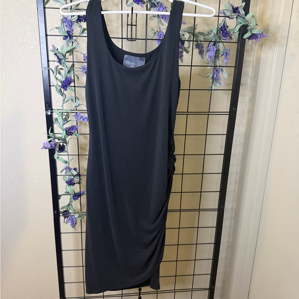 Chic Black Sleeveless Midi Dress